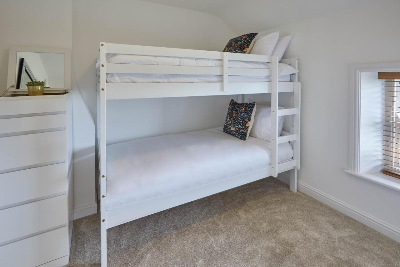 Host & - Dunsley Chapel Holiday home *